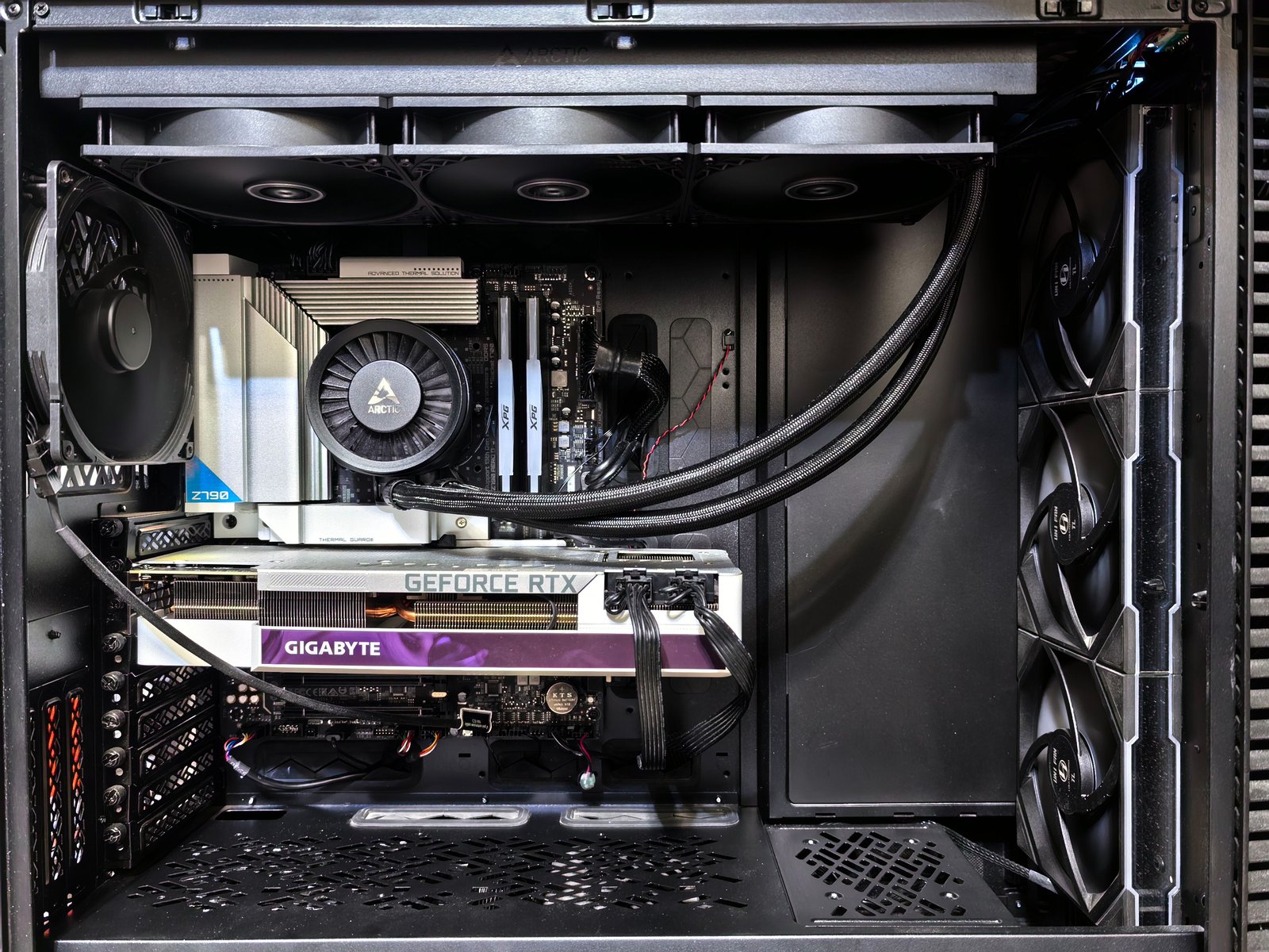 Montage d'un PC gaming avec carte graphique GeForce RTX