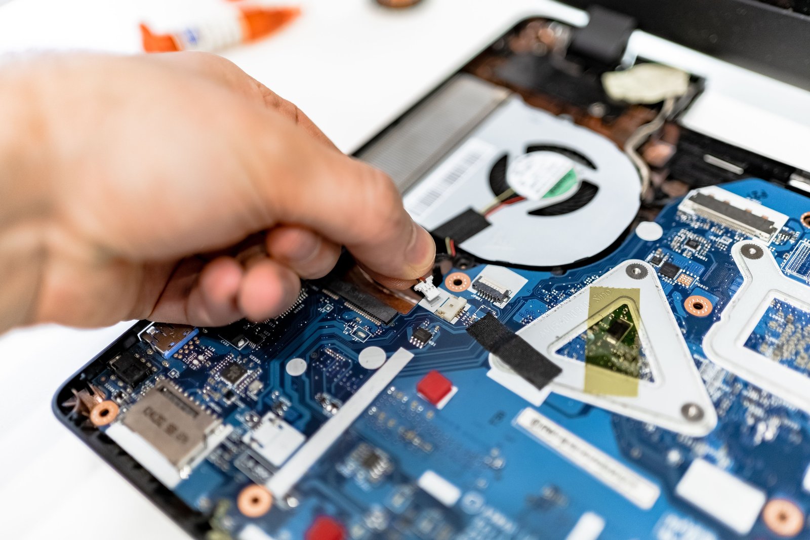 Dépoussiérage et nettoyage d'un ordinateur portable
